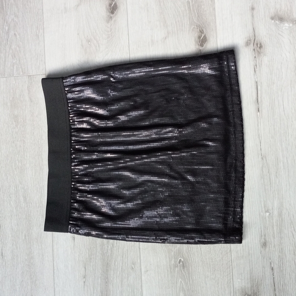 **SOLD**XAI | black sequined mini skirt size small - Picture 2 of 6